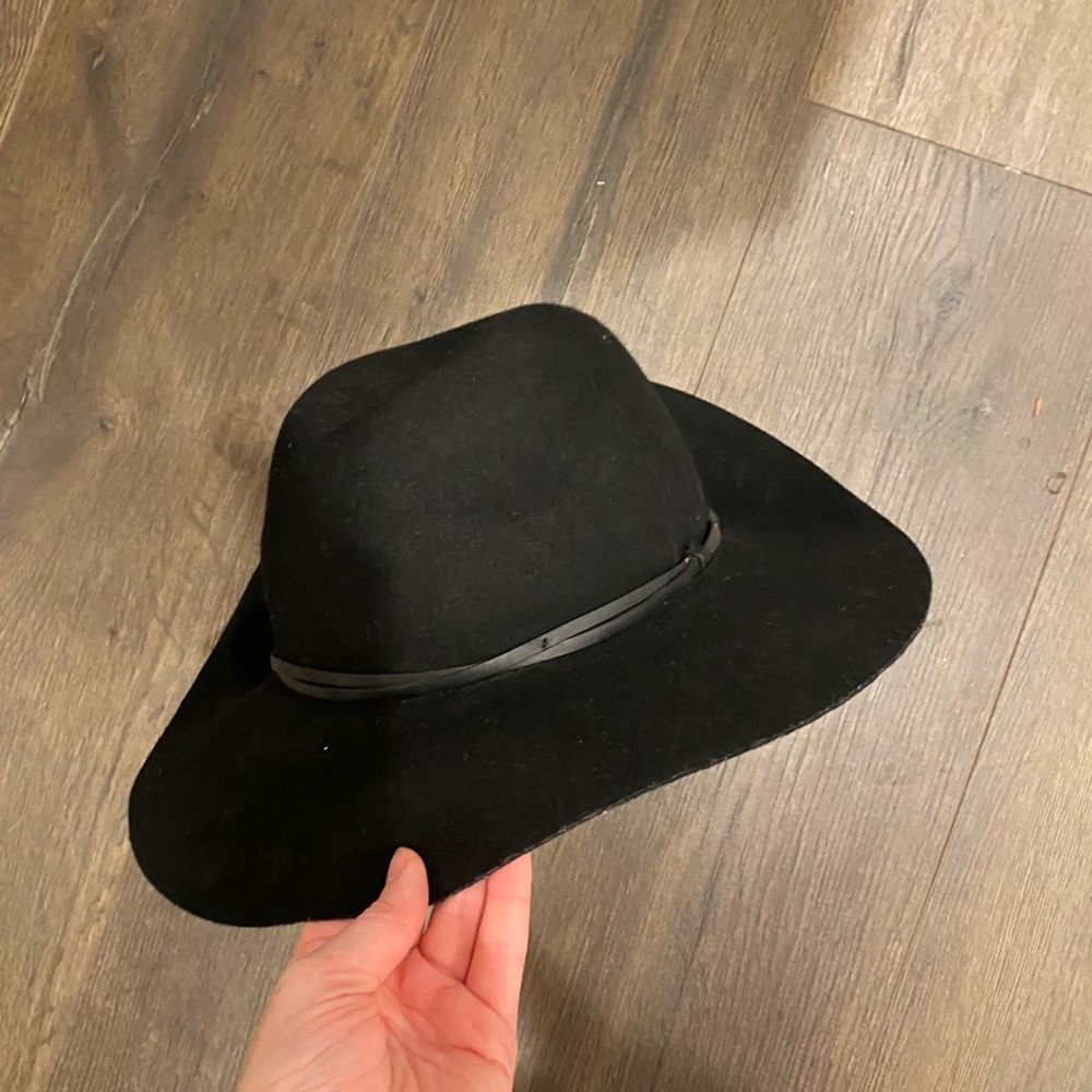 Urban Outfitters hat black